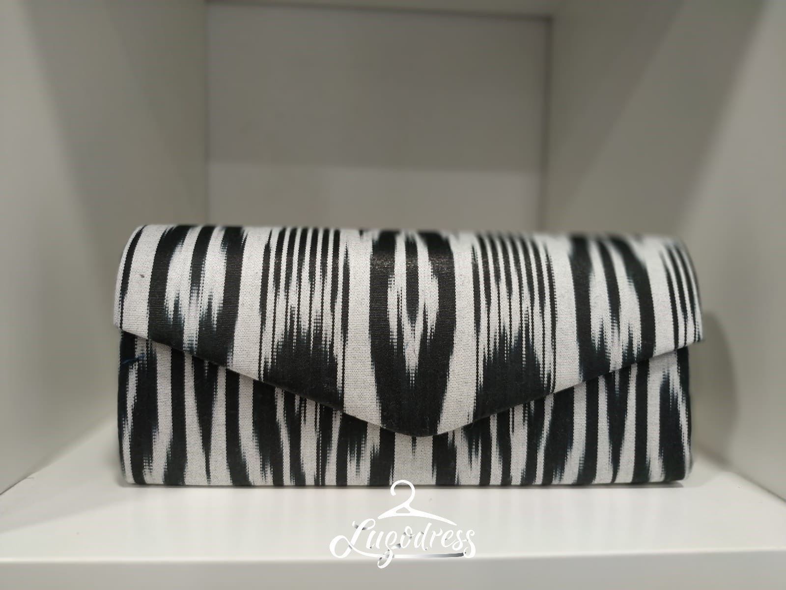 CLUTCH DE FIESTA HECHO A MANO - Imagen 1