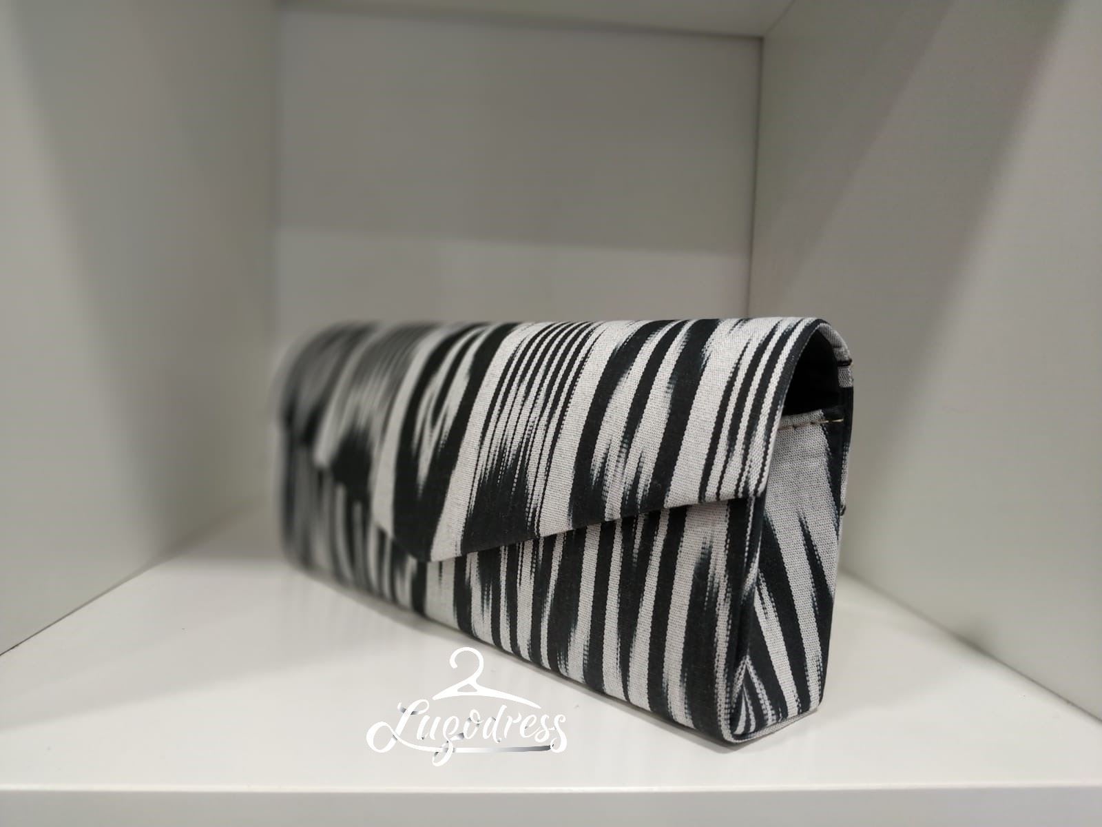 CLUTCH DE FIESTA HECHO A MANO - Imagen 2