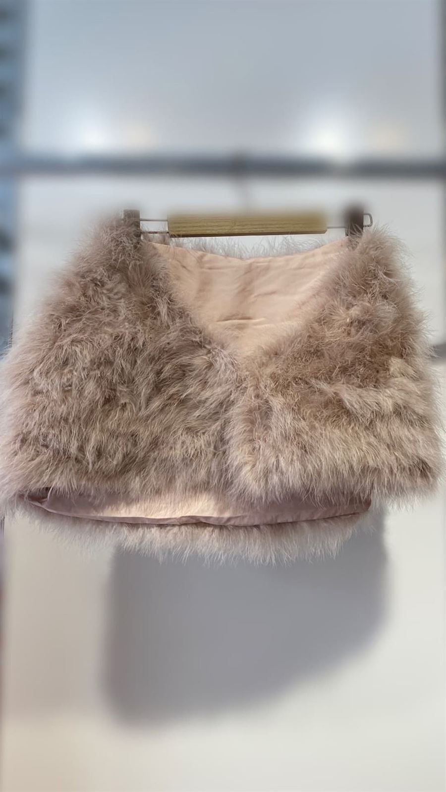 ESTOLA PLUMAS MARABÚ BEIGE - Imagen 2